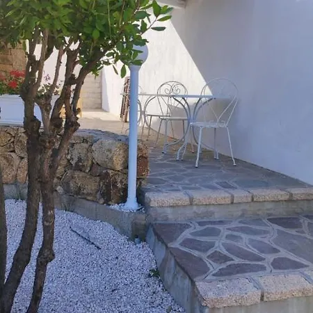 Casa L'ulivariu Bed & Breakfast *