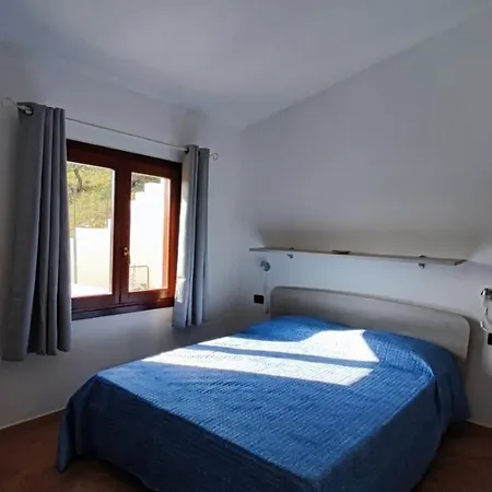 Casa L'ulivariu Bed & Breakfast *